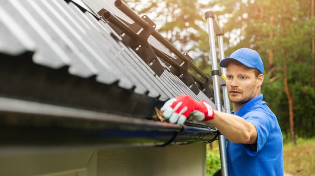 Why You Should Hire a Gutter-Cleaning Service